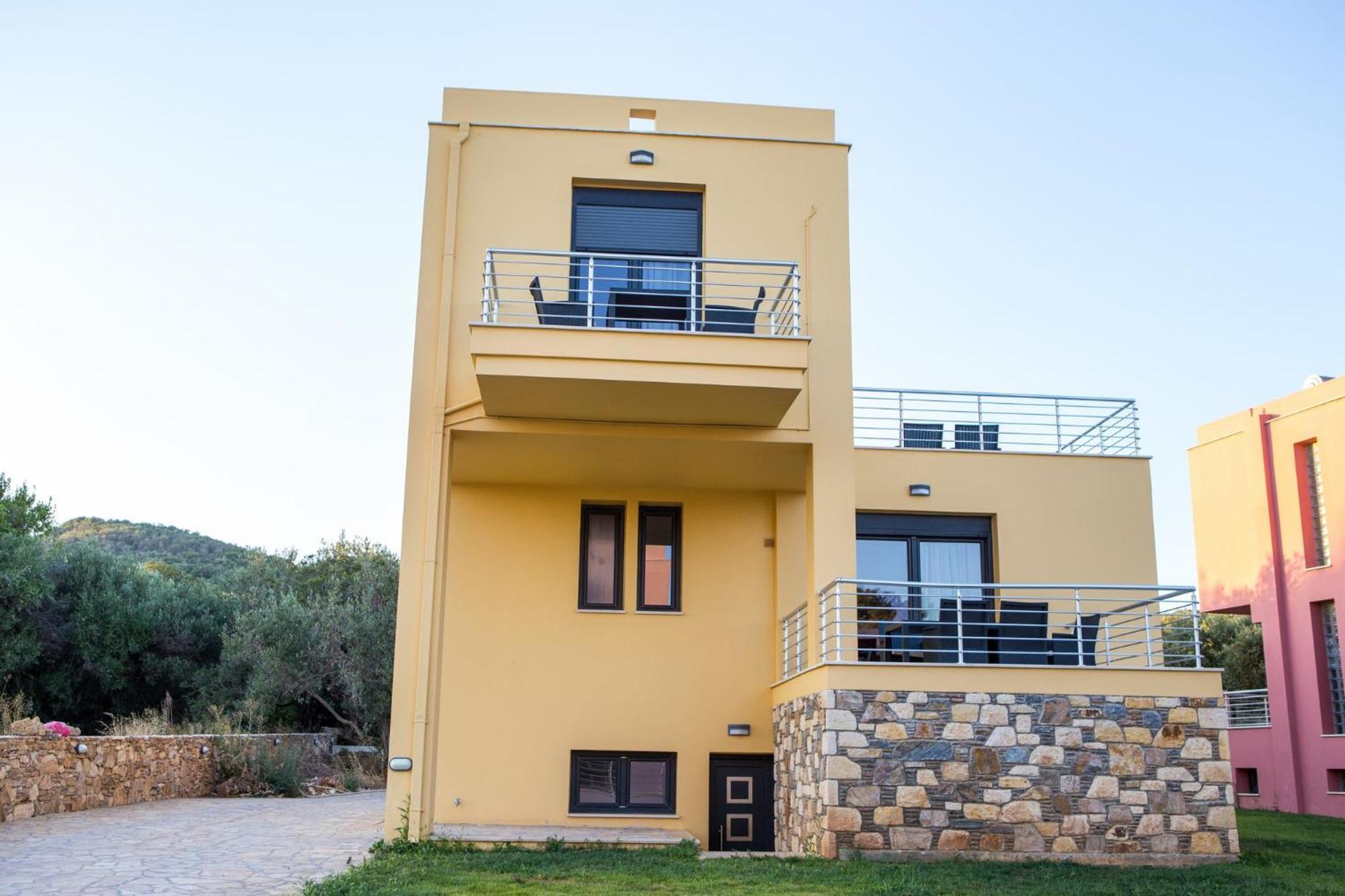 Blue Waves Luxury Suites By The Sea Plomari Exterior foto