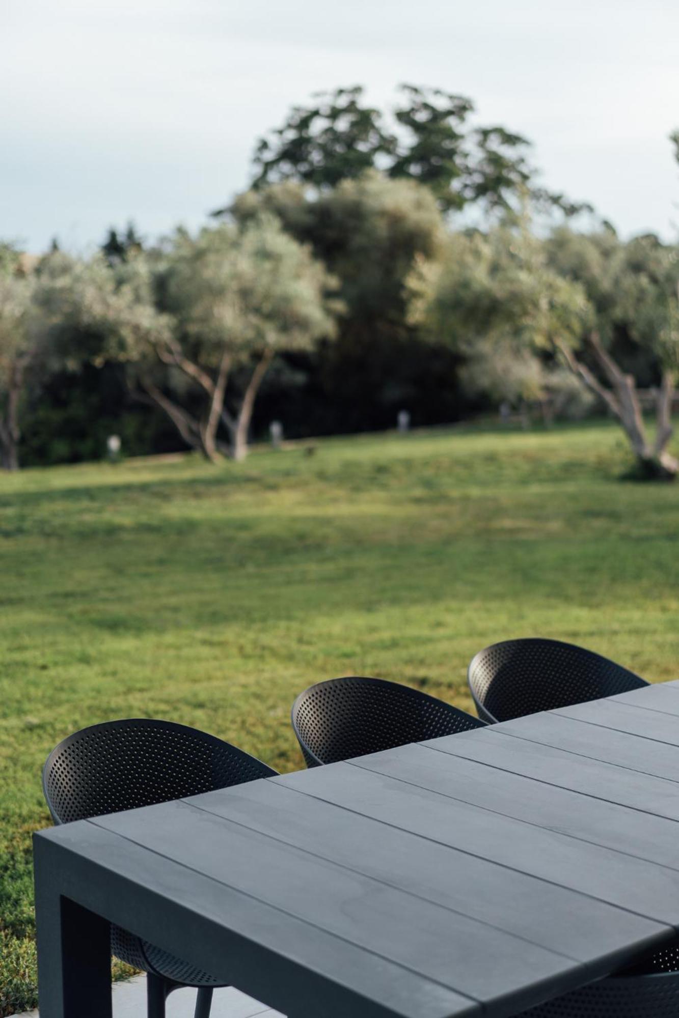 Blue Waves Luxury Suites By The Sea Plomari Exterior foto