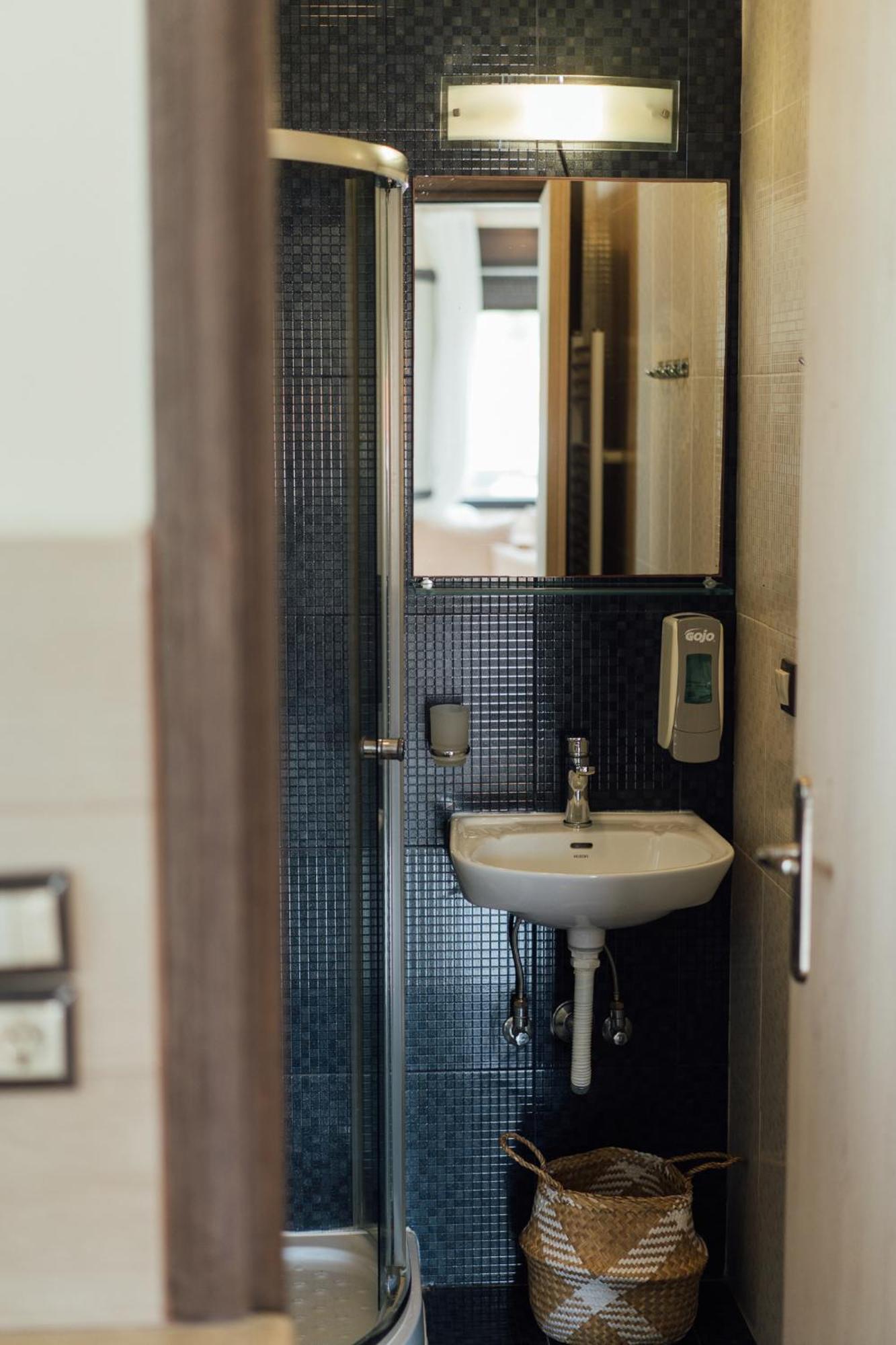 Blue Waves Luxury Suites By The Sea Plomari Exterior foto